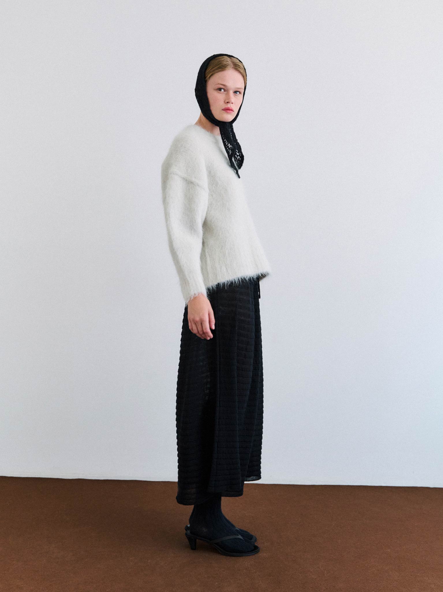 Sakuru sweater