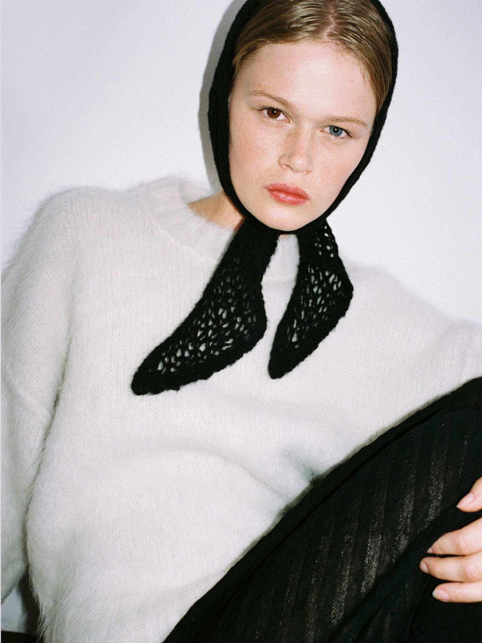 Sakuru sweater