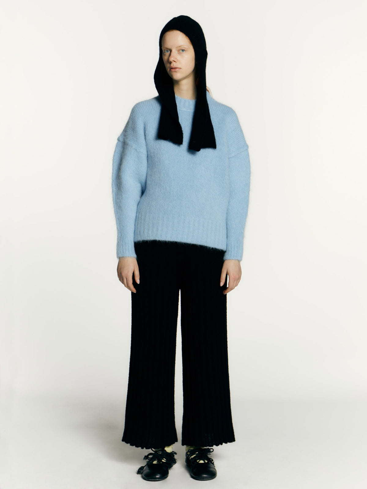 Sakuru sweater