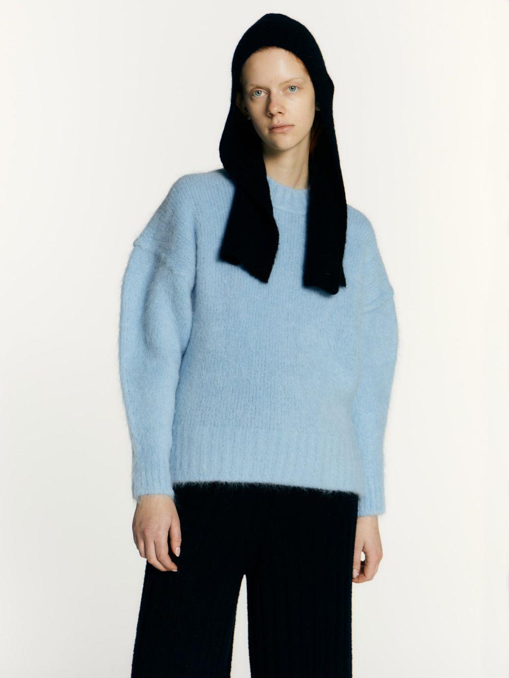Sakuru sweater