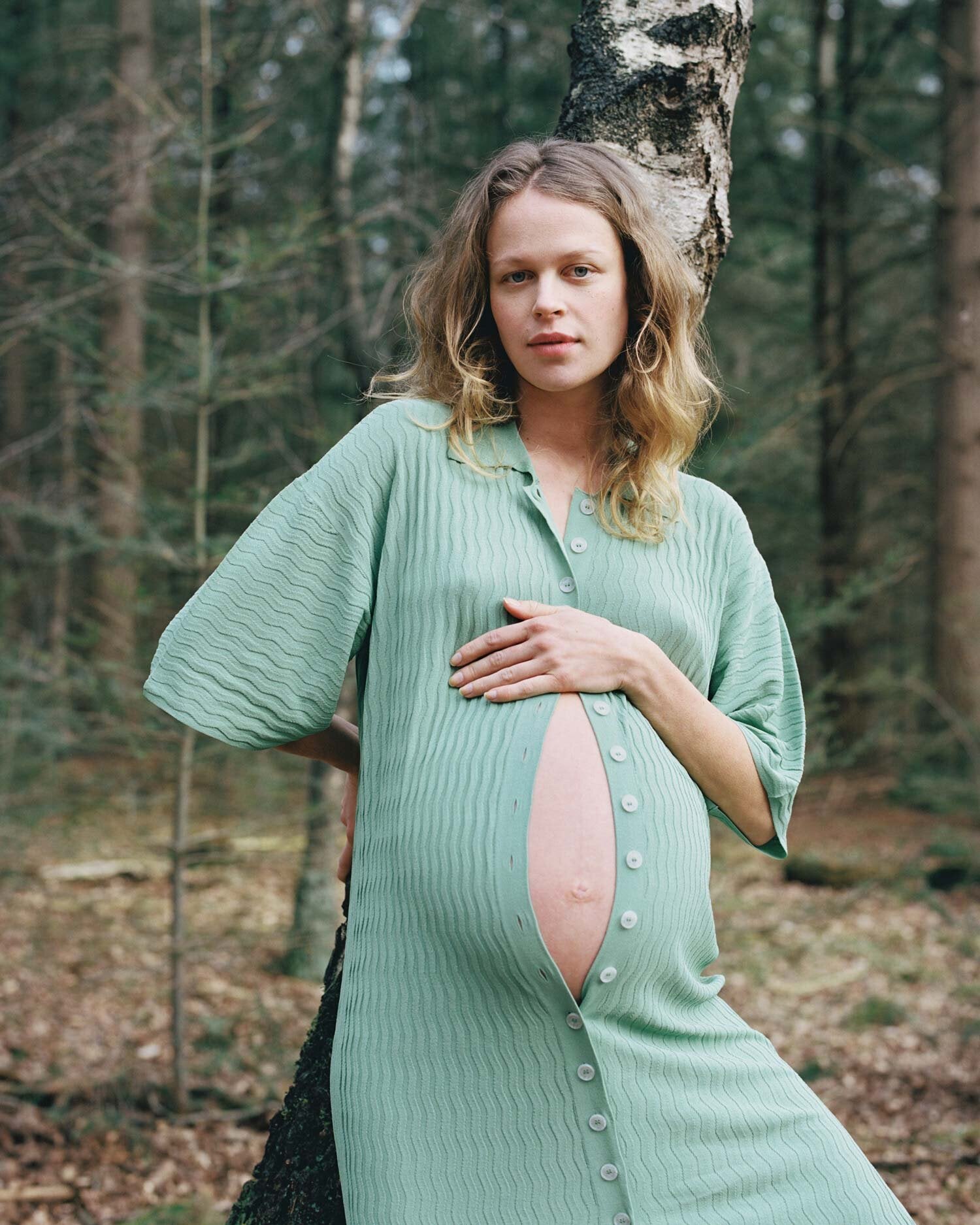 Imke wearing the NAMI shirt dress in Matcha.