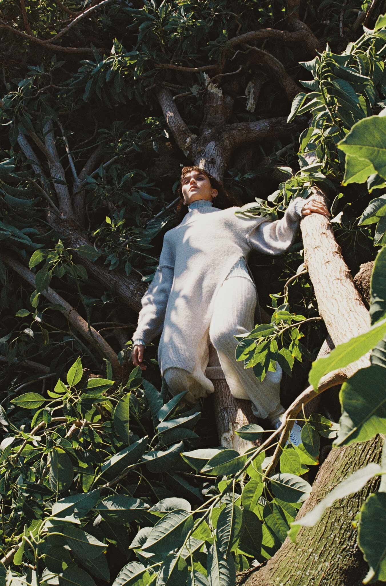TANSU tunic in Ice, NOTO sweater in Pale Blue and SHOJI pant in Chalk.