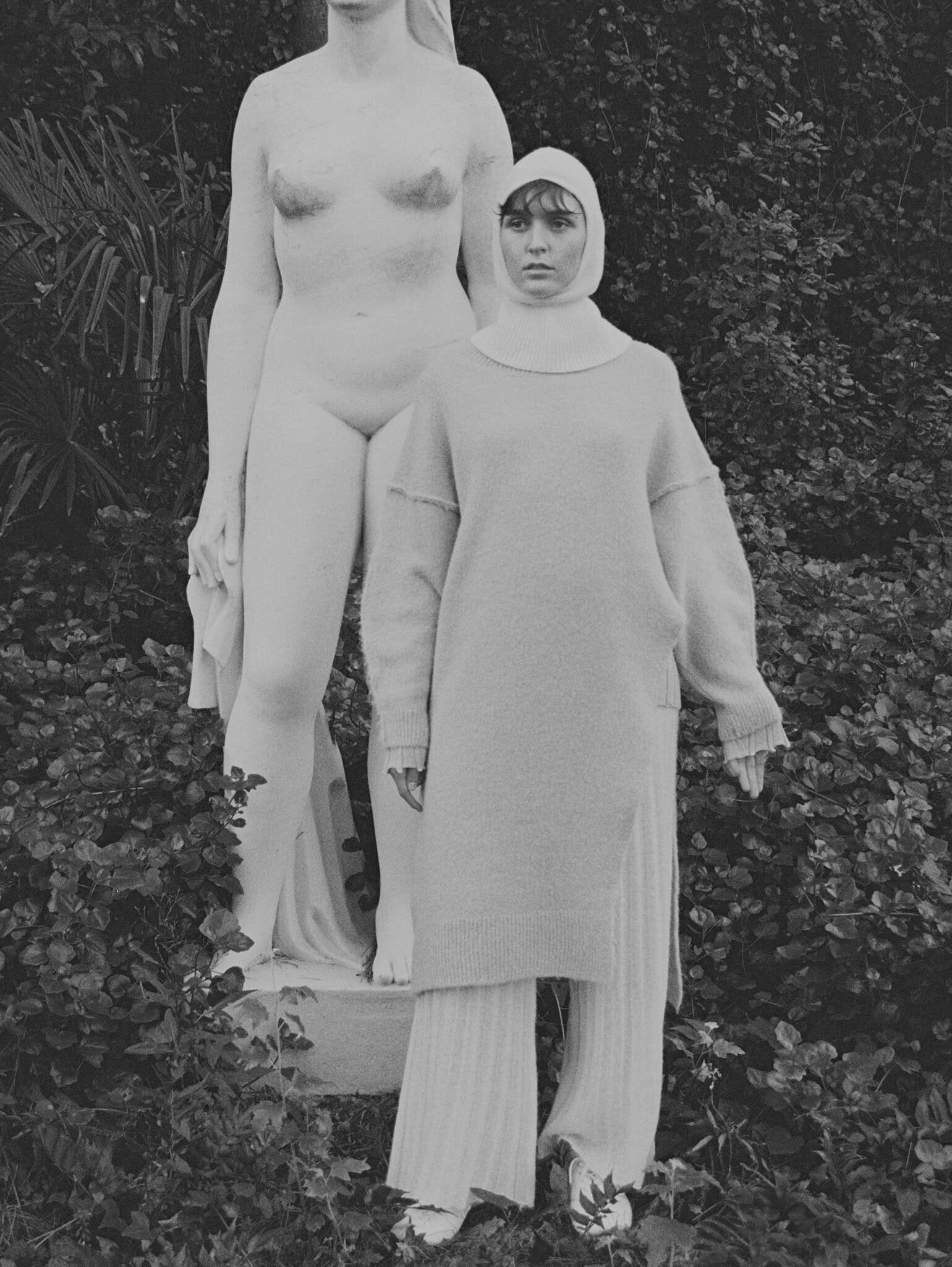 RANPU headpiece in Chalk, TANSU tunic in Ice and SHOJI pant in Chalk.